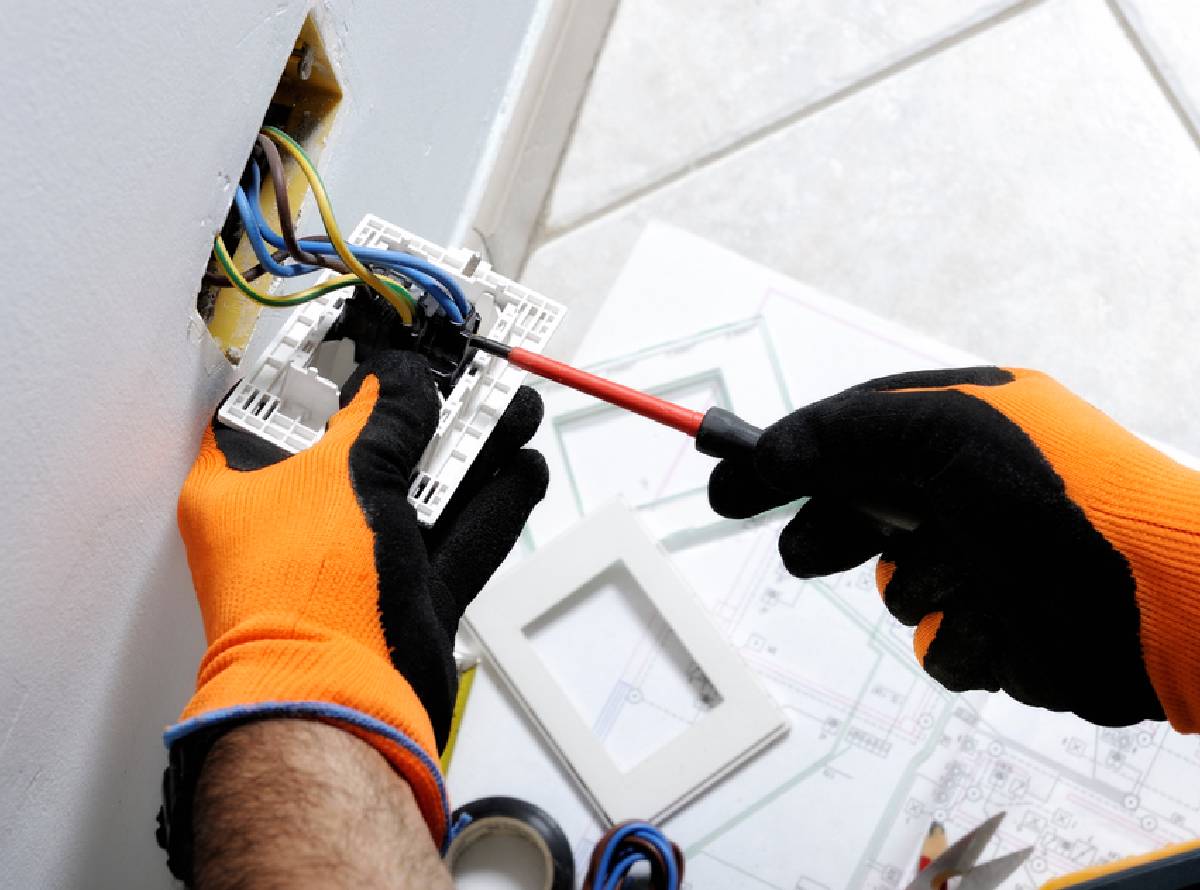 Electricians in Evesham and Worcestershire Electricians in Evesham and Worcestershire